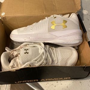 Under Armour kids sneakers. White and Gold. Size 5.5